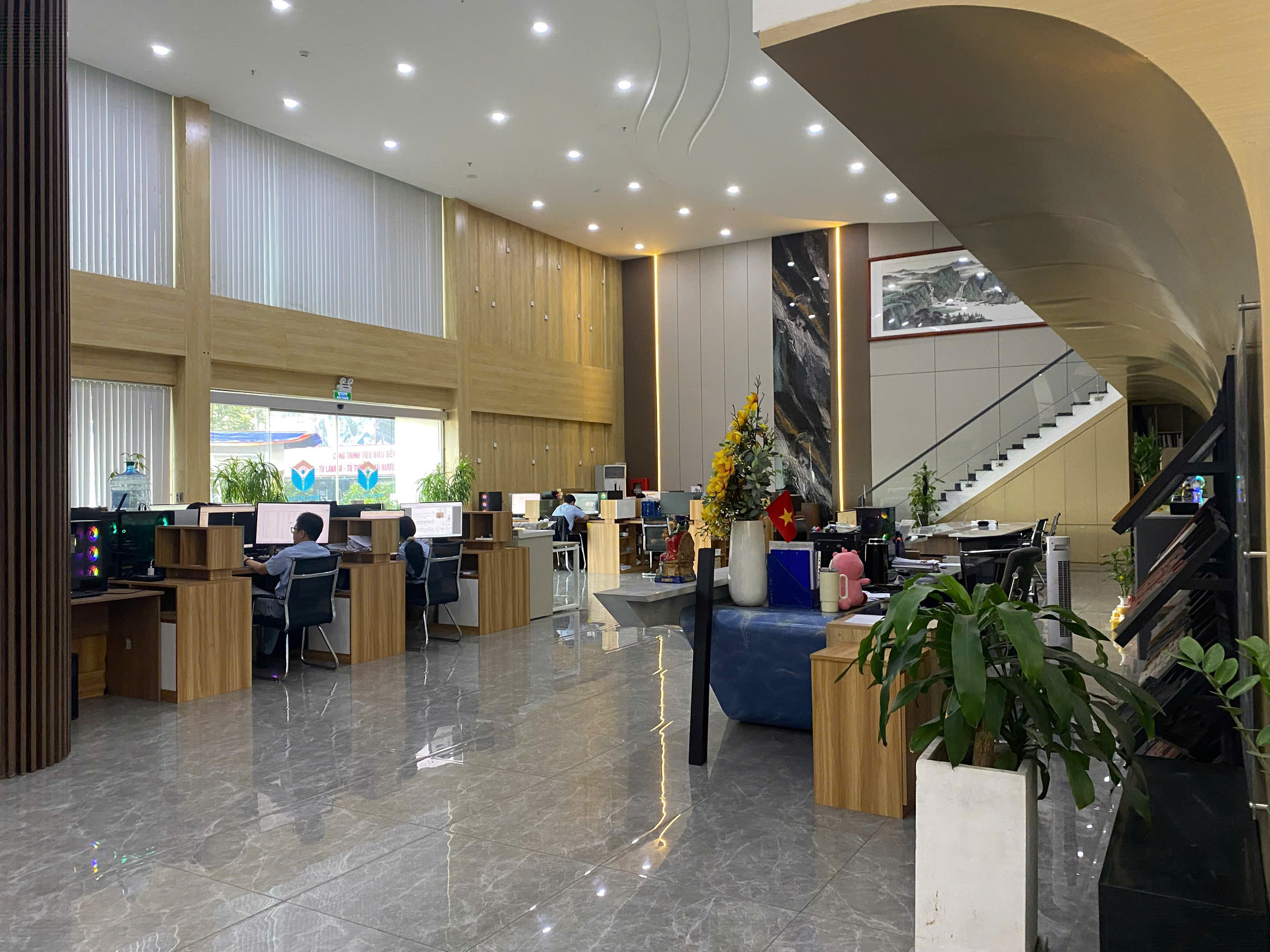 Showroom 2.jpg